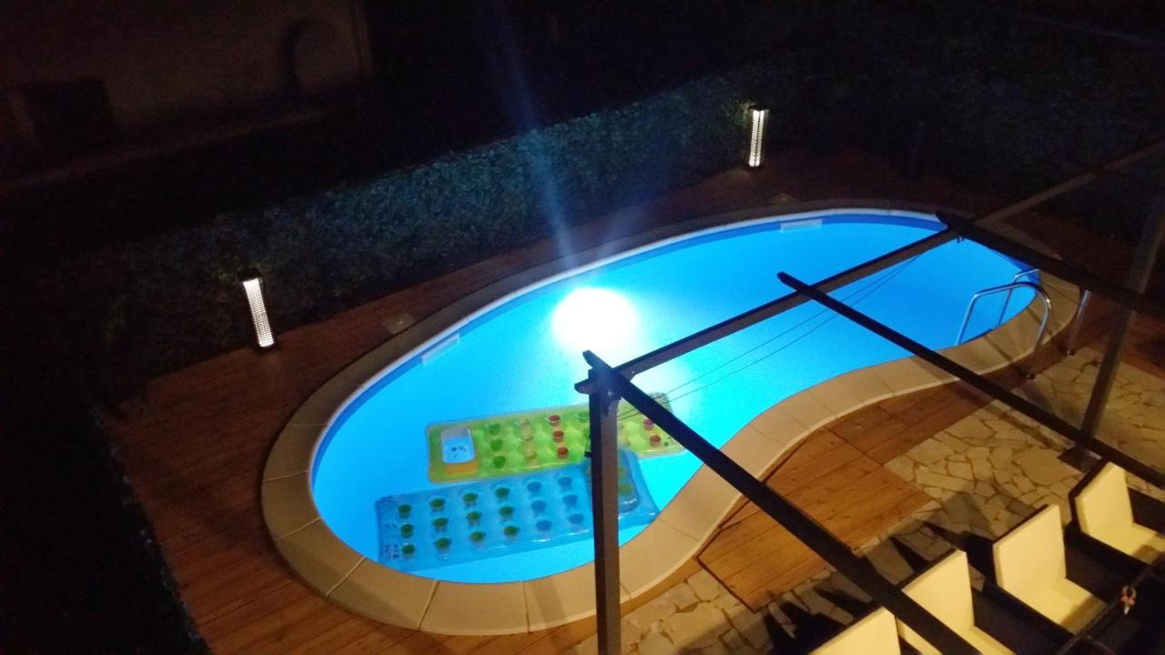 Welcoming Villa In Vantacici With Pool And Sea View Luaran gambar