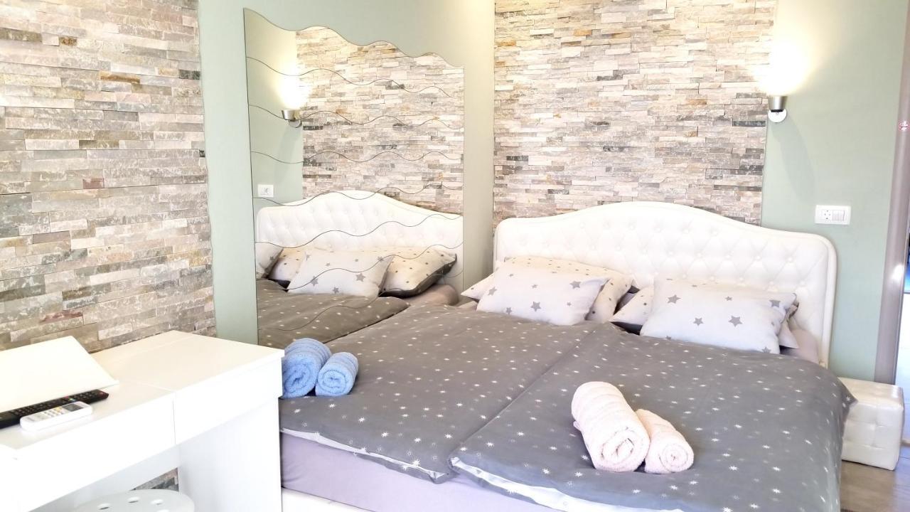 Welcoming Villa In Vantacici With Pool And Sea View Luaran gambar