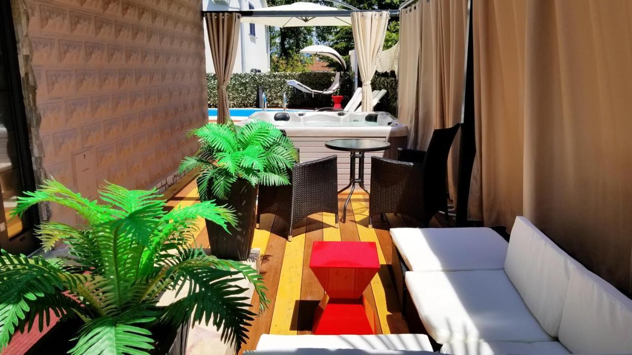 Welcoming Villa In Vantacici With Pool And Sea View Luaran gambar